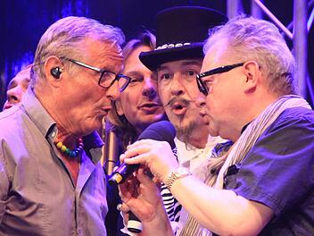 "Gute Nacht Freunde" - das letzte Lied des Abends singen traditionellerweise alle Interpreten gemeinsam. Foto: Matthias Einwag