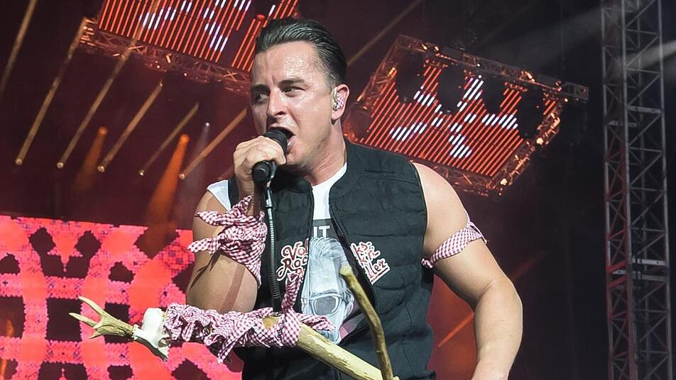 Musiker Andreas Gabalier rockt 2023 in Würzburg.