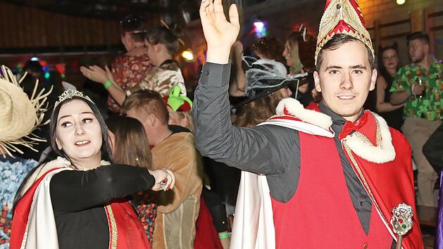 Das Prinzenpaar ihre Lieblichkeit, Ann-Sophie und Tollit&auml;t Prinz Nico, beim letzten Auftritt dieser Faschingssaison in Untersiemau