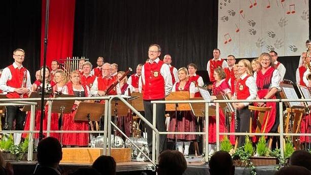Die Jugend- und Trachtenkapelle Neunkirchen am Brand hat bei ihrem Weihnachtskonzert diesmal das Motto „Tänze“ gewählt.