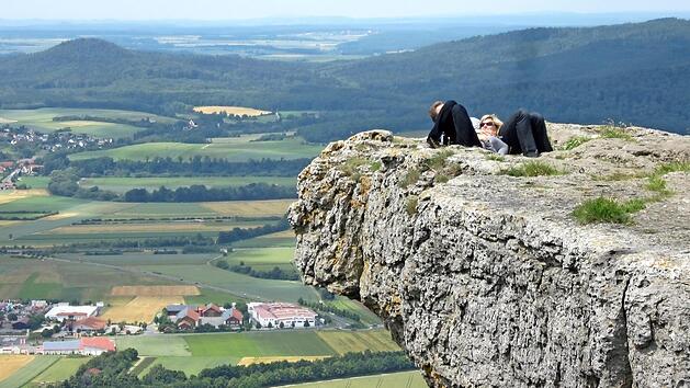Spazieren gehen und die Schönheiten der Natur entdecken - das stand 2020 für viele Menschen im Mittelpunkt, wie hier auf dem Staffelberg.