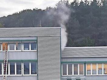 Bei der &Uuml;bung bei der Firma Geiger in Pretzfeld galt es vier Personen zu retten.