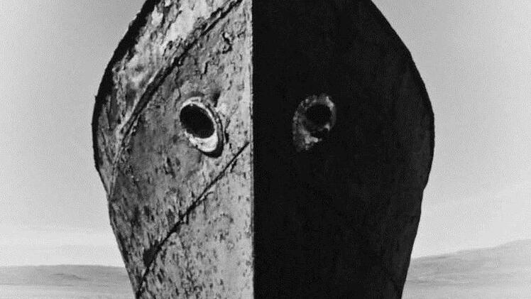 Dieses Bild eines "Glotzendes Bootes" machte Rogeler auf den Kanarischen Inseln. Erst durch die Bildbearbeitung am Computer wurde diese dramatische Wirkung erzielt