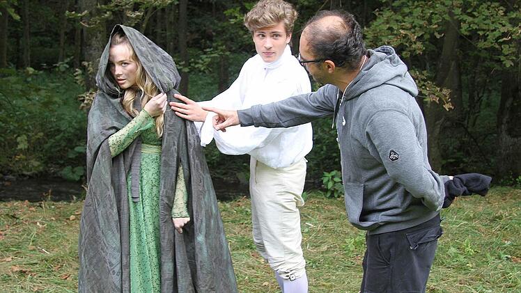 Regisseur Su Turhan gibt den Schauspielern den letzten Schliff.