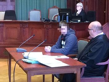 Am Freitag gab es im Sicherungsverfahren gegen einen Kulmbacher Obdachlosen - rechts sein Rechtsanwalt Wolfgang Schwemmer, Bayreuth - noch keine Entscheidung des Gerichts. Foto: Stephan Tiroch