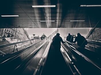 Frau stirbt bei Sturz von Rolltreppe Frau stirbt bei Sturz von Rolltreppe