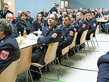 Zahlreich waren Kommandanten und Führungskräfte der Feuerwehren nach Wachenroth gekommen.  Fotos: Evi Seeger