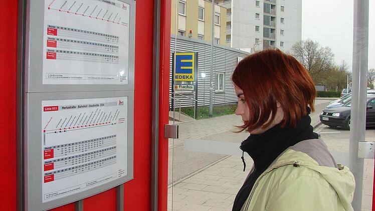 Wie gerne würde Nadine H. mit ihrem Freund zusammenziehen. Wird sie diesen Traum aufgeben müssen? Fotos: OBA