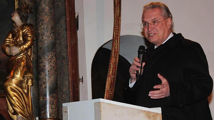 Innenminister Joachim Herrmann spricht besinnliche Worte.