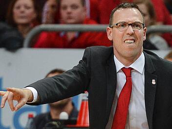 Chris Fleming m&ouml;chte auch in der kommenden Spielzeit weiter Anweisungen an die Spieler der Brose Baskets geben k&ouml;nnen. F&uuml;r Mittwoch wird eine Entscheidung &uuml;ber seine Zukunft in Bamberg erwartet. Foto: Foto: David Ebener/dpa