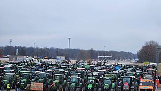 Bilder von der Mega-Demo in Nürnberg: Tausende Bauern demonstrieren