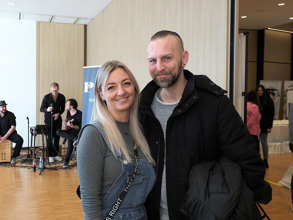 Inkl. Braut- und Festmodenschauen.