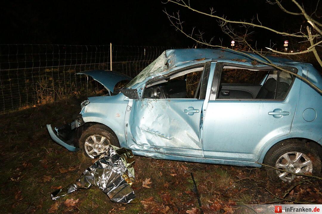 Unfall auf B505: Frau prallt mit Pkw gegen Baum