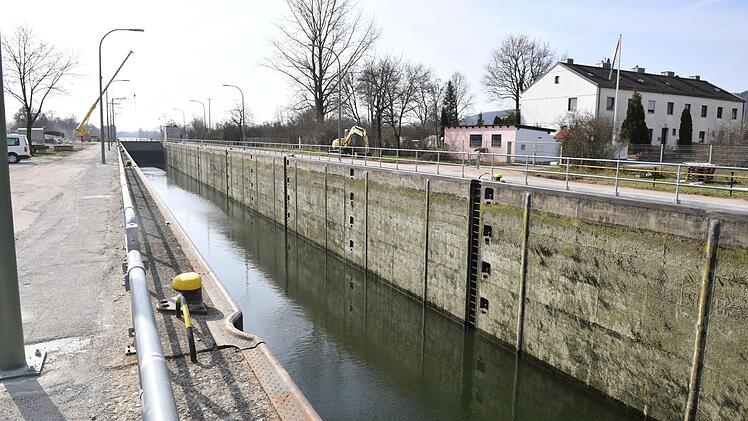 Da war noch Wasser drin: Ab der Nacht von Freitag auf Samstag wird dies drei Wochen lang nicht der Fall sein.  Foto: Ronald Rinklef
