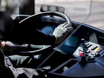 Busfahrer verliert Bewusstsein auf Autobahn