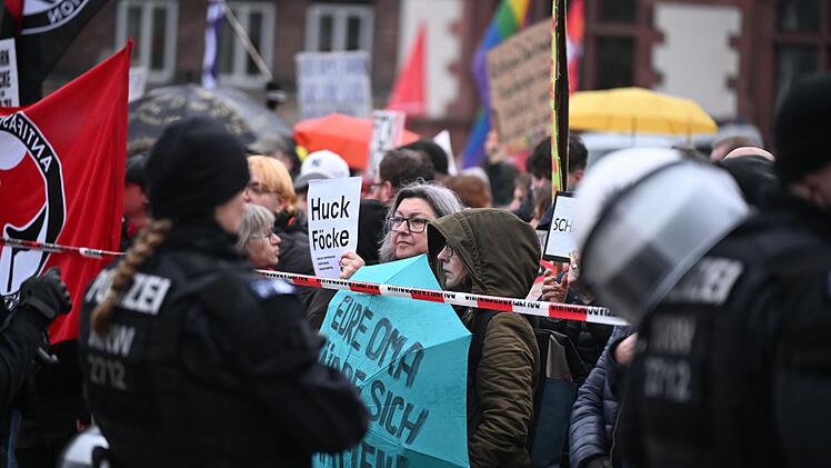 Proteste gegen H&ouml;cke-Rede