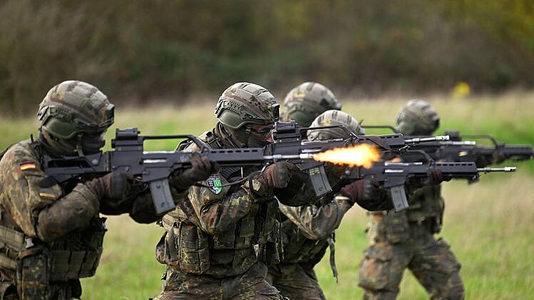 &Uuml;ben f&uuml;r den Ernstfall - die Bundeswehr braucht zus&auml;tzliches Personal und moderne Ausr&uuml;stung, um ihren Auftrag zu erf&uuml;llen.