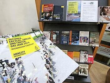 Die Ausstellung in der Stadtbibliothek ist kostenfrei.  Foto: Michael Busch