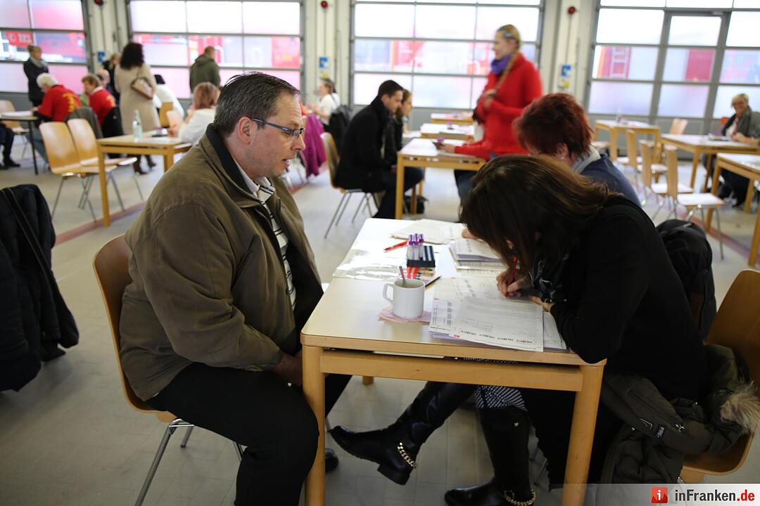 An Leukaemie erkrankter Feuerwehrmann hofft auf Hilfe - 500 Spender kamen am Sonntag in Hof zur Typisierung