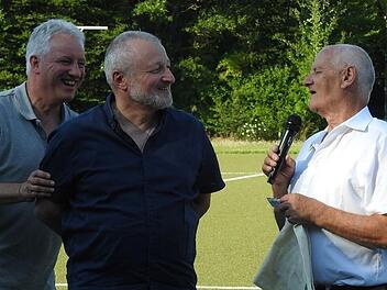 Michael Zwirlein und Wolfgang Albert wurden f&uuml;r 25 Jahre Mitgliedschaft von Vorsitzendem Wolfgang Speyer geehrt.