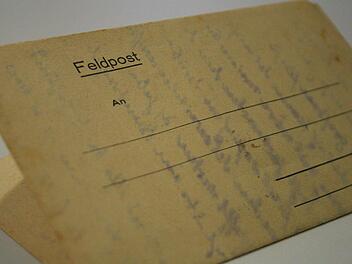 Als SS-Rottenführer Hermann Amendt diesen Feldpostbrief an seine Frau Maria in Kitzingen schrieb, waren hunderttausende Soldaten in Russland gefallen, erfroren, verhungert, vor Erschöpfung gestorben oder in Gefangenschaft geraten. Fotos: Sabine Paulus/privat