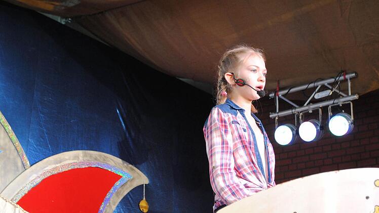 Erstmals in der Jugendbütt Niki Ansorg, die sehr gerne ein Kind ist. Foto: Evelyn Schneider