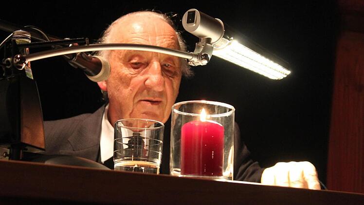 Gerhard Hellgeth bei seiner Lesung in der Alten Darre. Foto: Markus Häggberg