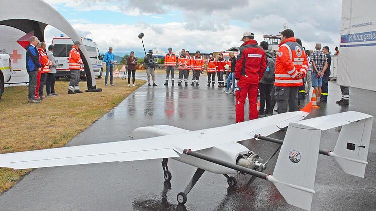 25 Kilogramm bringt das Fluggerät auf die Waage und hat eine Spannweite von 3,60 Metern. Am Flugplatz Grasberg wurde das deutschlandweit einmalige Projekt vorgestellt.