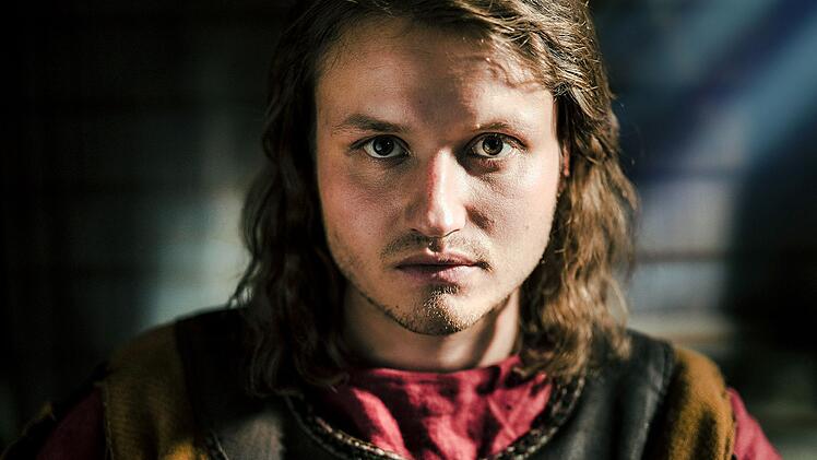 In "Dark" war Paul Lux mit damals 25 Jahren der älteste der Jungdarsteller. Nach dem Ende der Serie spielte er in einigen Serien und einer "Terra X"-Doku (Bild) mit.