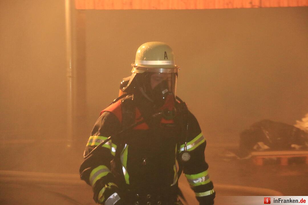 Großeinsatz: Scheunenbrand in Seigendorf