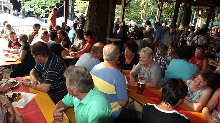 Die ehrenamtlichen Mitarbeiter aus dem Sozialbereich genossen den Abend. Foto: Richard Sänger