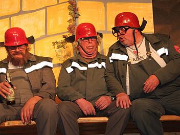 Zum Schieflachen: Die drei von der Danndorfer Feuerwehr mit (von links) Hans Kausich, Gerd Sack und Roland Schuberth. Foto: Stephan Stöckel