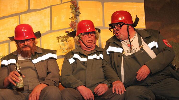 Zum Schieflachen: Die drei von der Danndorfer Feuerwehr mit (von links) Hans Kausich, Gerd Sack und Roland Schuberth. Foto: Stephan Stöckel