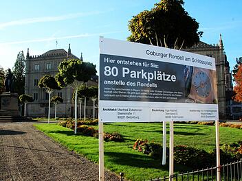 Irreführend: Dieses Plakat wurde illegal am Coburger Schlossplatz aufgestellt und am Freitag am Vormittag von der Stadt umgehend entfernt.Foto: Jochen Berger