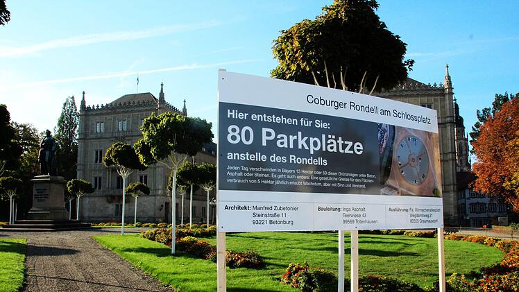 Irreführend: Dieses Plakat wurde illegal am Coburger Schlossplatz aufgestellt und am Freitag am Vormittag von der Stadt umgehend entfernt.Foto: Jochen Berger