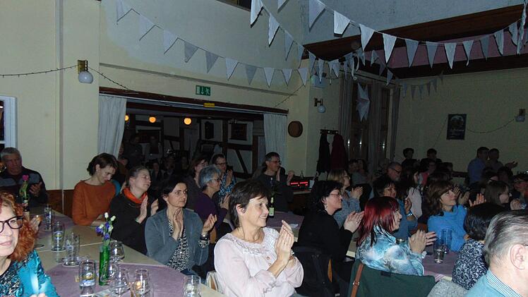 Applaus im Loffelder SaalFoto: Birgit Kunig