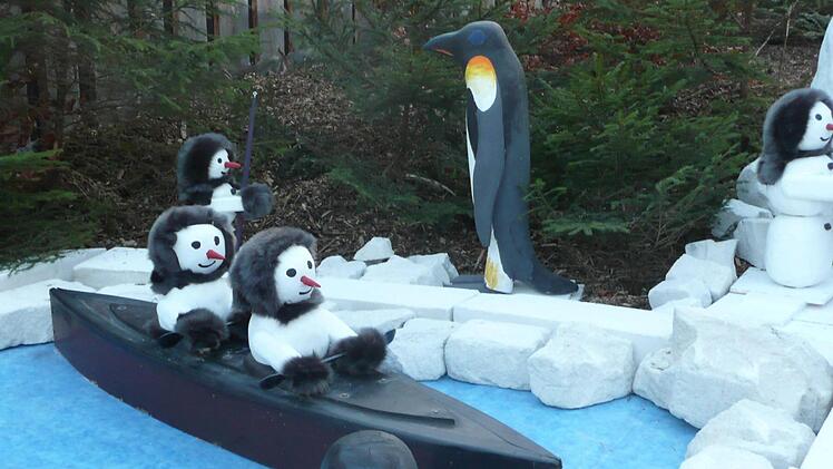 Wo wird die Reise hingehen für die Schneemänner und Pinguine des Lichtenfelser Märchenwaldes? Man weiß es noch nicht. Archivbild: Ramona Popp