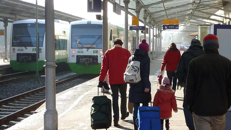 Wer auf der Saalebahn aus dem Raum Bad Kissingen ins Rhein-Main-Gebiet möchte, bekommt unter Umständen bald keinen Regionalexpress in Gemünden mehr, fürchten zwei Bundestagsabgeordnete aus Main-Spessart.