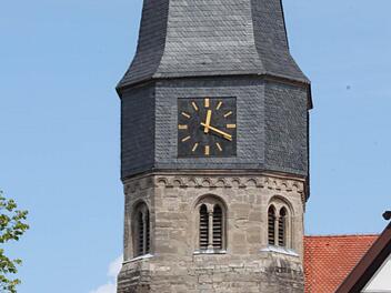 Noch schlägt die Kirchturmuhr der Stadtpfarrkirche auch nachts im Viertelstundentakt. Das könnte sich ändern. Foto: Heike Beudert