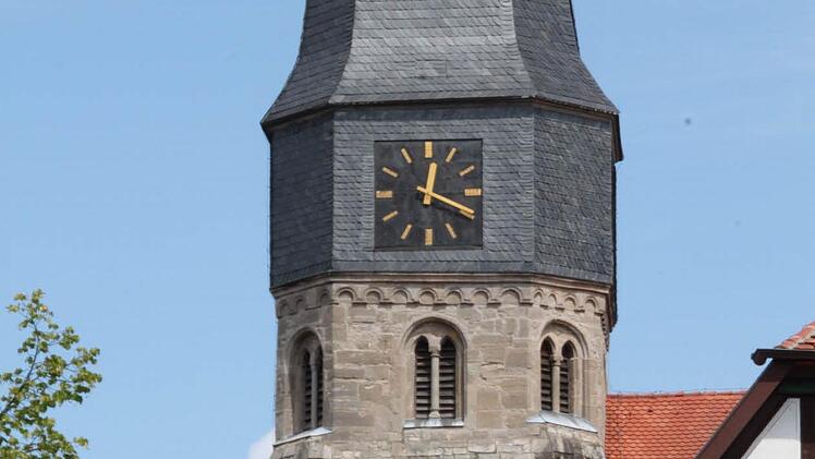 Noch schlägt die Kirchturmuhr der Stadtpfarrkirche auch nachts im Viertelstundentakt. Das könnte sich ändern. Foto: Heike Beudert