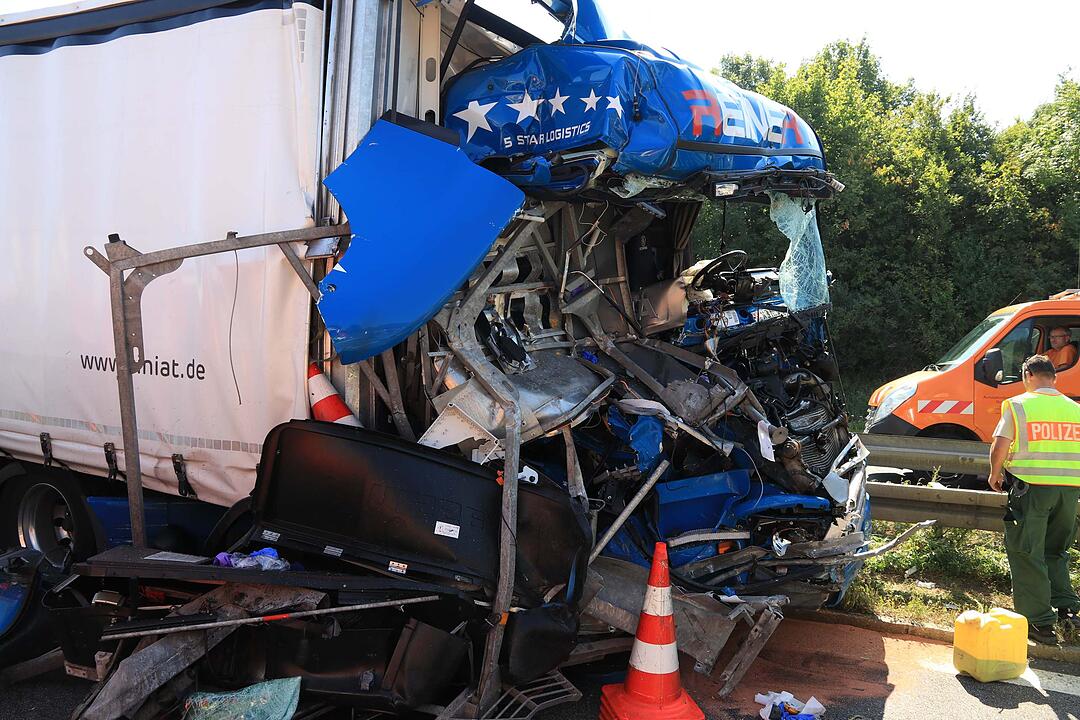 Lkw-Unfall bei Schweinfurt: Es geht um Leben und Tod - und die Rettungsgasse bleibt dicht