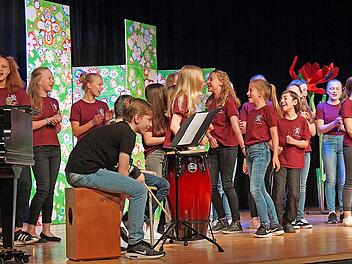 Wie viel Spaß gemeinsames Singen machen kann, war beim Auftritt der Chorklasse zu sehen und zu spüren. Foto: Matthias Simon