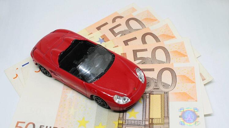 Neue Gesetze in Deutschland: Das ändert sich zum 1. September 2018. Fahrer eines Neuwagens müssen in Zukunft mehr bezahlen. Symbolbild: pixabay.com/ElisaRiva