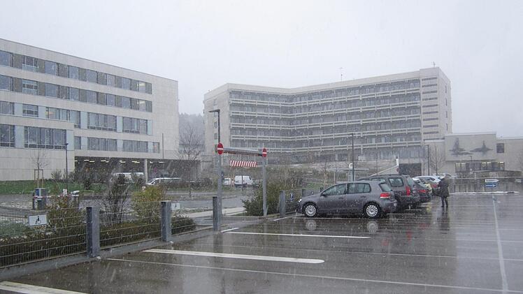 Was aus dem alten Helmut-G.-Walther-Klinikum (rechts im Bild) werden soll, muss im Kreistag erst noch ausgiebig beraten werden.Matthias Einwag