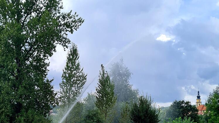 Stadtsteinach: Starkregen führt zu Freibad-Zwangspause - stundenlanger Feuerwehreinsatz