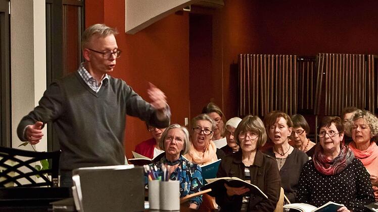 Peter Stenglein bei der Probenarbeit mit dem Coburger BachchorFoto: Jochen Berger