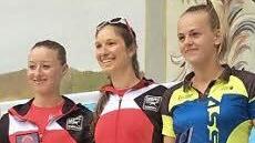 Auf dem Siegerpodest hatte die SSVlerin Hanna Krau&szlig; (re.) Gesellschaft von zwei M&uuml;nchnerinnen.  Fotos: SSV