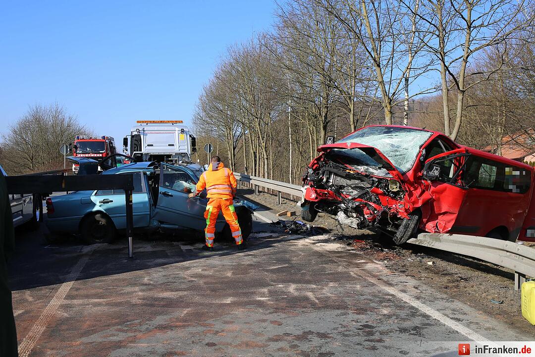 Schwerer Unfall in Kulmbach: Zwei Menschen sterben, ein Mensch wird schwer verletzt