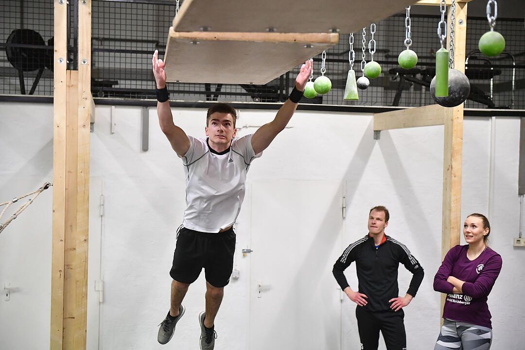 Franken-Ninjas - Drei Sportler aus der Region testen die Hindernis-Sporthalle "Warriors Luck" in Erlangen