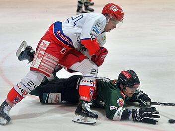 Bauchlandung: Auch gegen Peiting gingen die Alligators um Markus Babinsky (unten) leer aus. Foto: Picturedreams